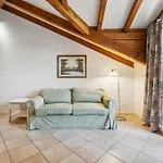 Hotel apartamentowy Village Colico
