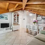 Hotel apartamentowy Village Colico