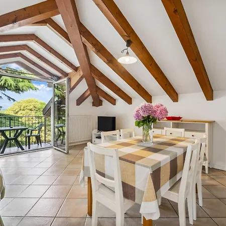 Village Aparthotel 2*